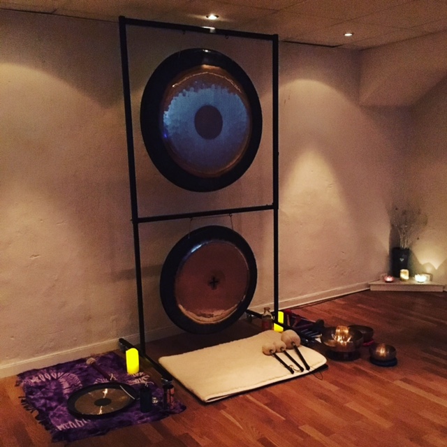 GONGBAD – LJUDRESA SOM LÄKNING OCH DJUPAVSLAPPNING – Sön 15 dec kl 10-13