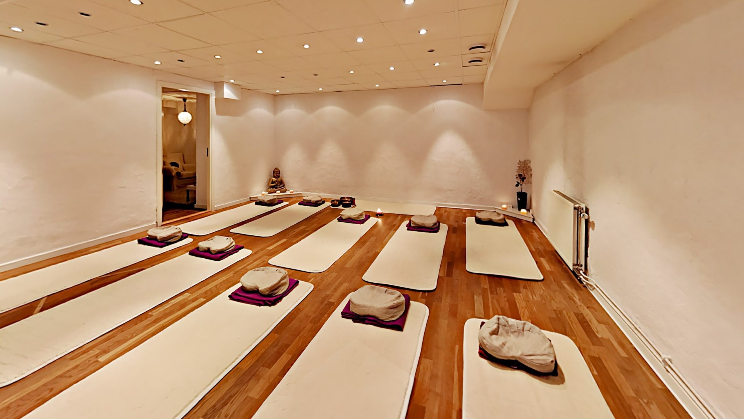 Kursstarter i Lugn Yoga 28 okt - 3 nov hos YogaMana Östermalm