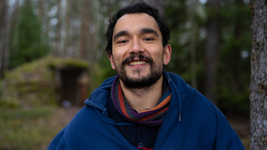 Sebastian Monomosuke Törngren leder QiGong på YogaMana