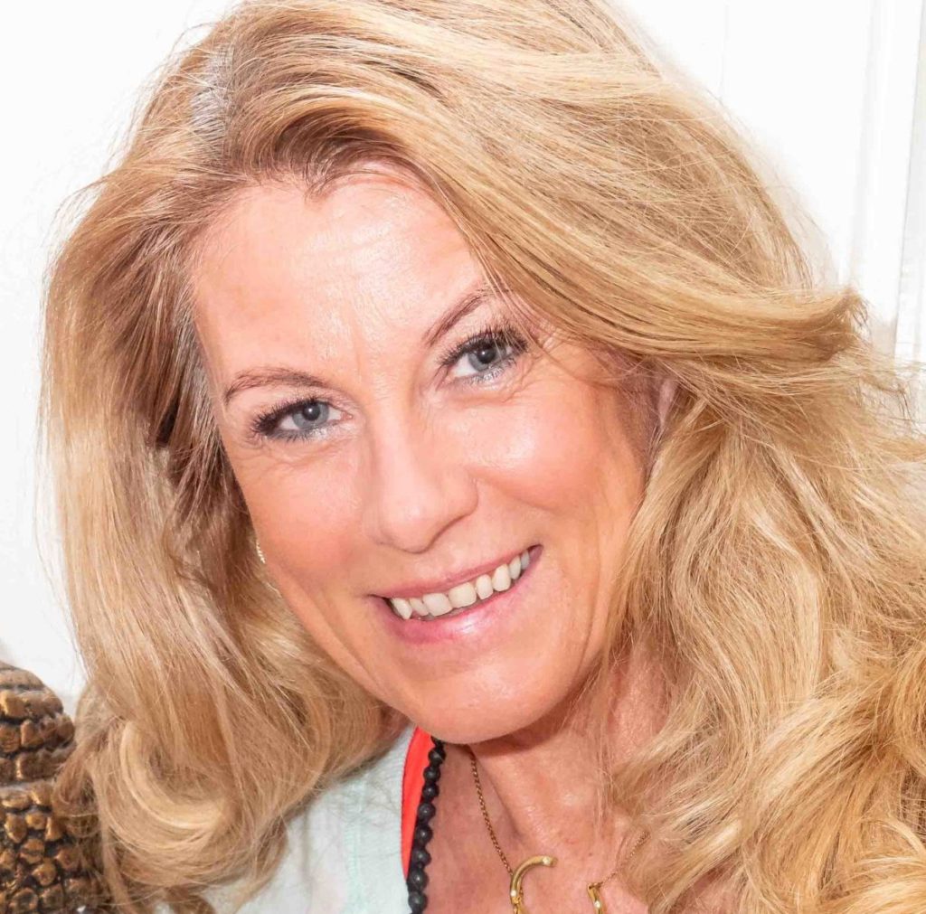 Christina Andersson leder Chakra Balance Dance på YogaMana